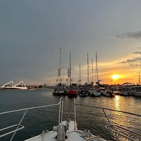 Botel Barco Playa Valencia
