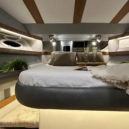 Barco Playa Botel Valencia